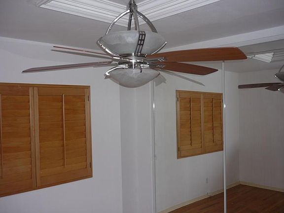 Middle Bedroom 10x10 