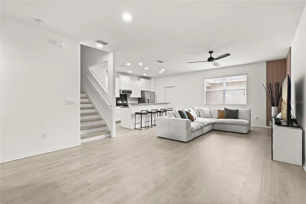 4 bed, 2.5 bath, 1866 sqft, $3,500 — Photo 3
