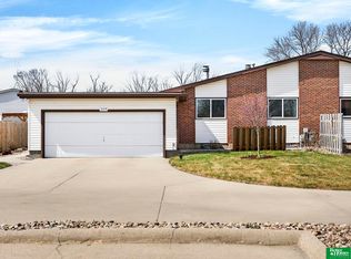2105 Sandstone Rd, Lincoln, NE 68512