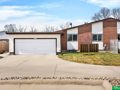 2105 Sandstone Rd, Lincoln, NE, 68512
