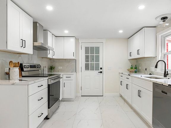 4th image of 34 School House Ln