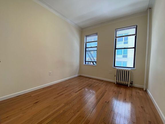4th image of 41-26 Crescent St #4