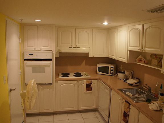 3rd image of 4001 S Ocean Dr #Penthouse 6f