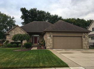 51925 Kings Pointe Dr, New Baltimore, MI 48047