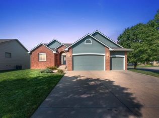 3418 N Lake Ridge Ct, Wichita, KS 67205