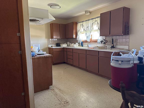 4th image of 2034 S Main St