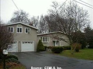 4 Tudor Ct W, Old Saybrook, CT 06475