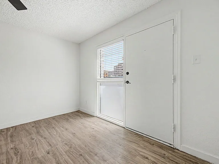 The Brentwood — Photo 21