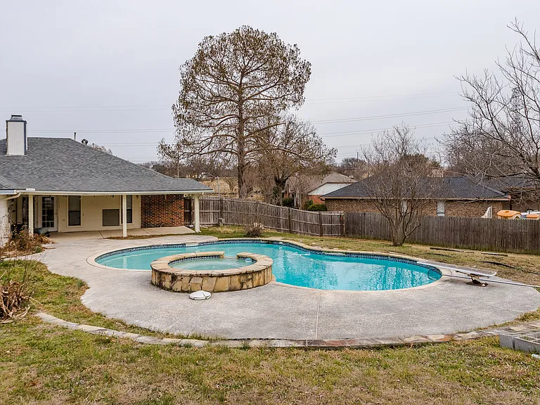 4617 Olympia Dr — Photo 46