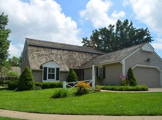 334 Woodlawn Cir, Lawrence, KS 66049