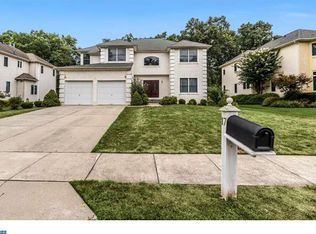 17 Lexington Ct, Mount Laurel, NJ 08054
