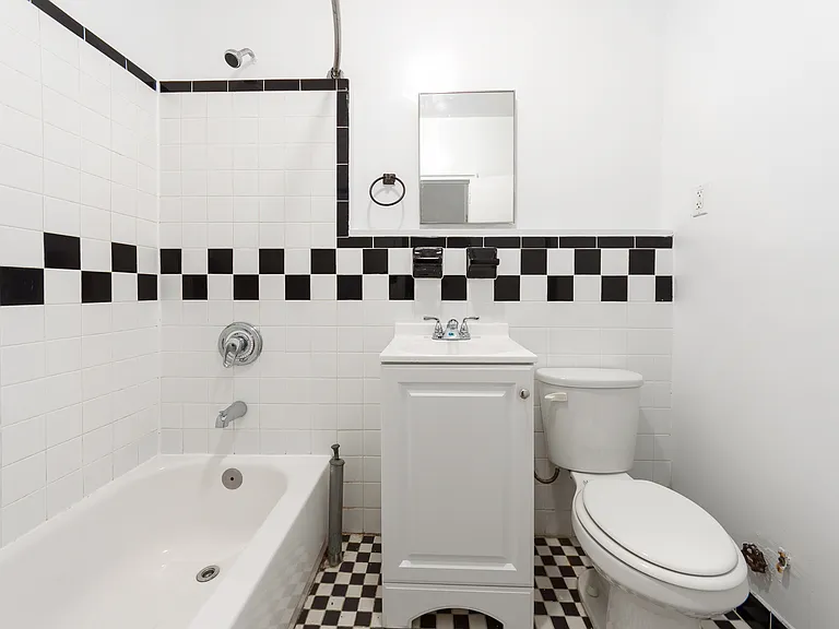 405 W 54th St #2C — Photo 4
