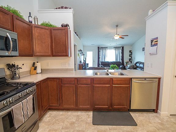 5th image of 2408 Maxwell Dr