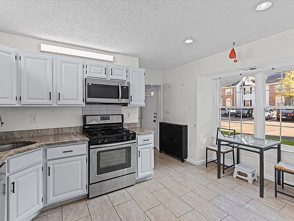 4th image of 36 Albury Way