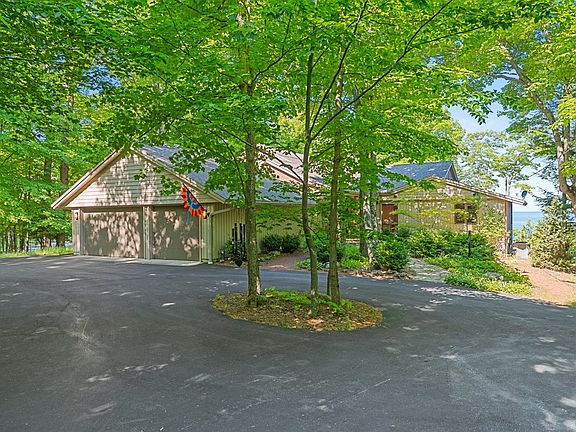 5th image of 8469 Island View Rd