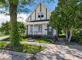 87 14th Ave SW, Cedar Rapids, IA 52404