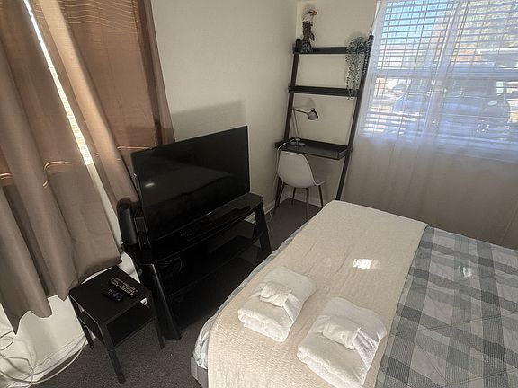5th image of 2408 E Marks St #1/2