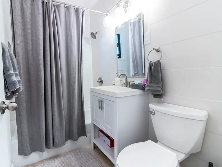 2Bed/1 Bath Apartment for Rent - Near Downtown Sarasota! — Photo 6