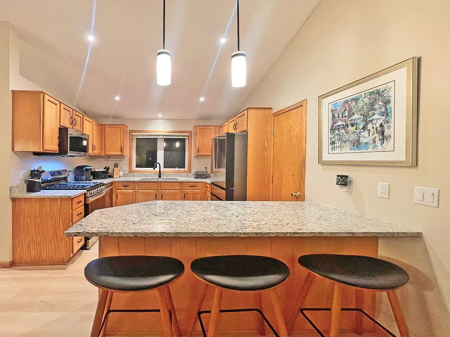 Large 4 bed/2 bath Split Entry home * Rosemount * Available July 1 — Photo 4