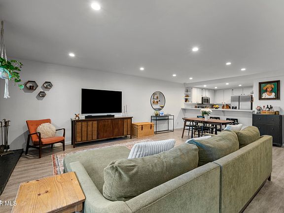 5th image of 24837 Apple St Unit B