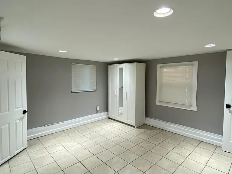 2028 Linden St — Photo 7