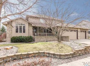 113 W St Andrews Dr, Sioux Falls, SD 57108