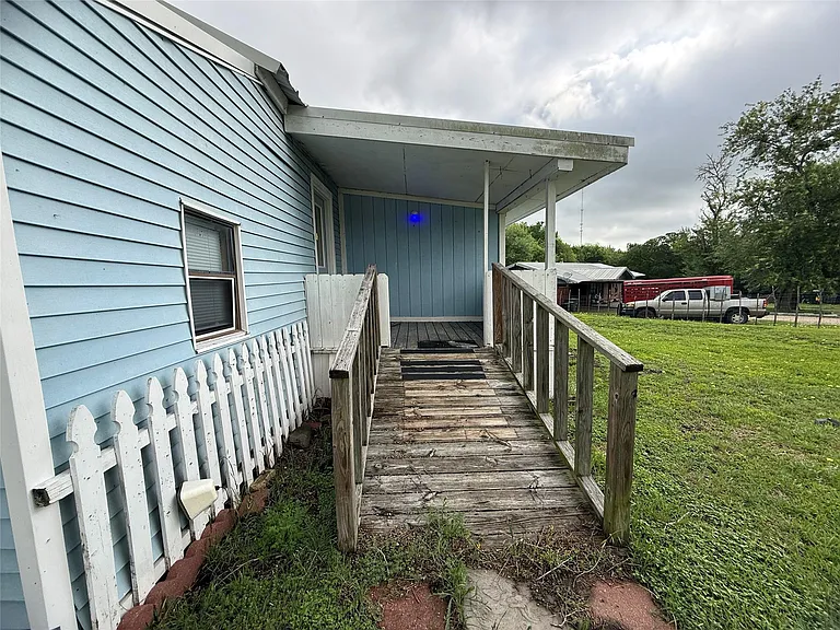 1203 County Road 254 — Photo 4