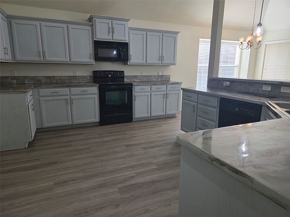 5th image of 500 Crescent Creek Ln