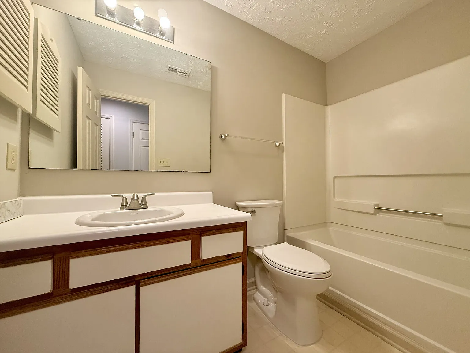 3 bed, 2.0 bath, 1311 sqft, $1,250 — Photo 4