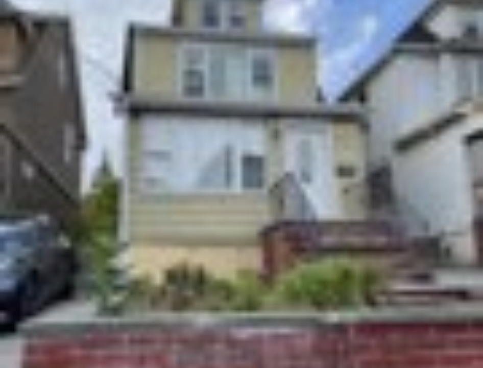 1st image of 16414 Goethals Ave Floor 1