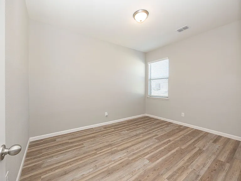 208 Harvey St — Photo 15