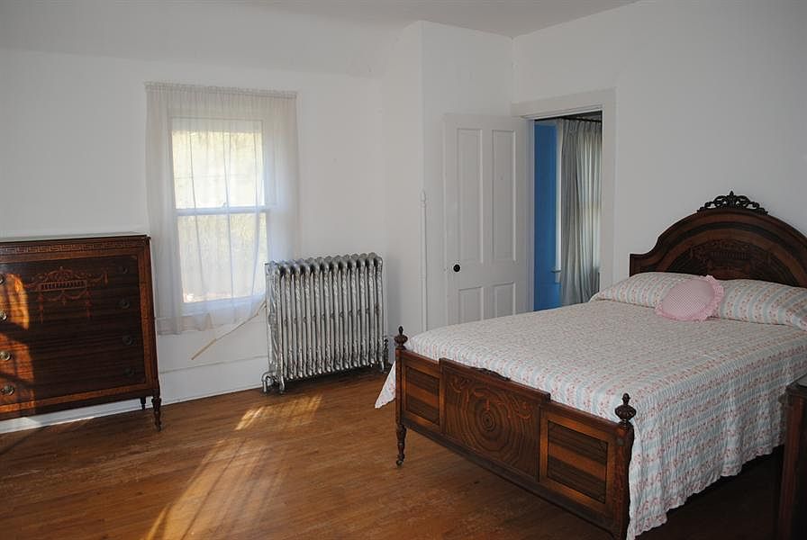 2nd image of 380 Lake St