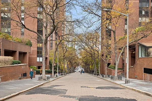 Rented by Sotheby's International Realty | media 13