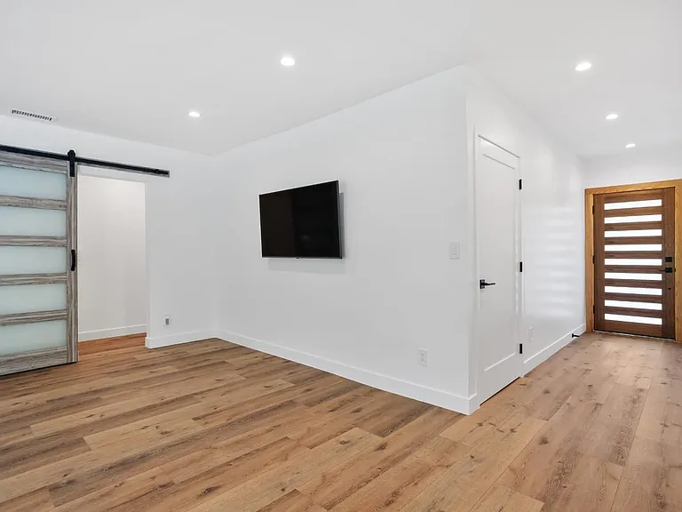 6942 Wystone Ave — Photo 12