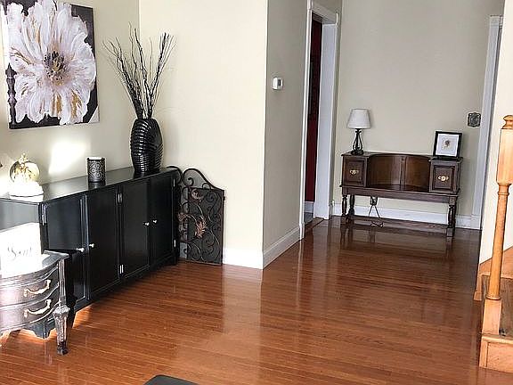 Living room 
Second level