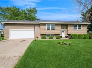 303 6th Ave, Newhall, IA 52315