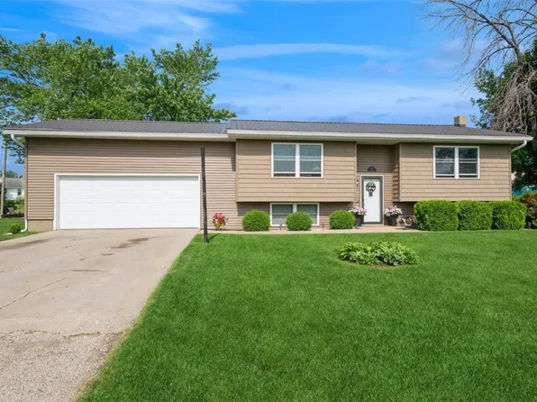 303 6th Ave, Newhall, IA 52315