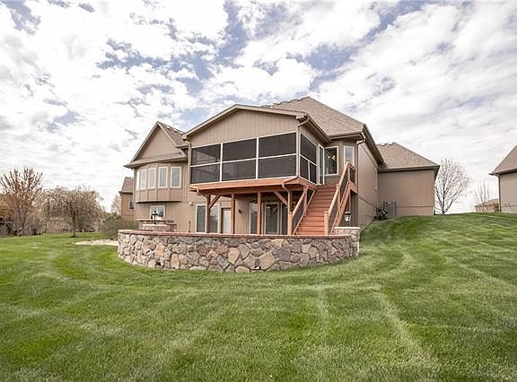 4th image of 1679 NE Lashbrook Ct