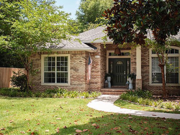 2nd image of 807 Coldwater Creek Cir
