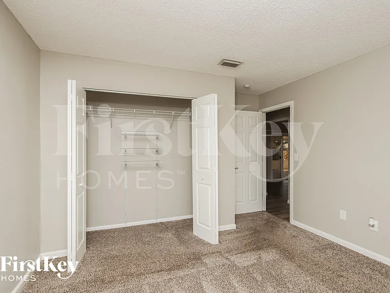 1327 Valencia St SE — Photo 10