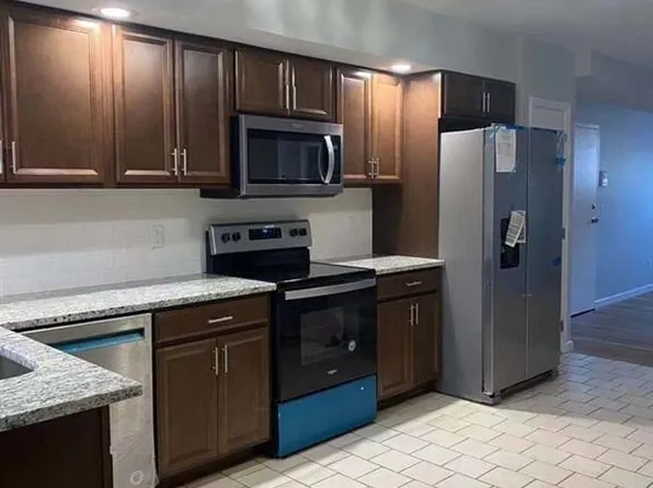 19 Warren Ave APT 1, North Providence, RI 02911