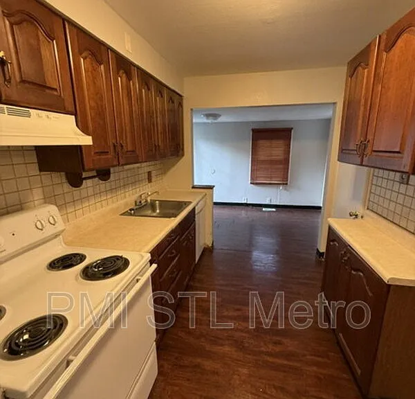 1254 Roxton Dr — Photo 4