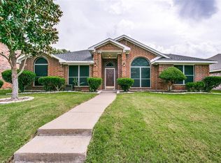 900 Craig Dr, Mesquite, TX 75181