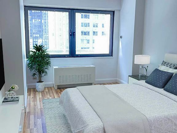 5th image of 58 W 58th St APT 7E