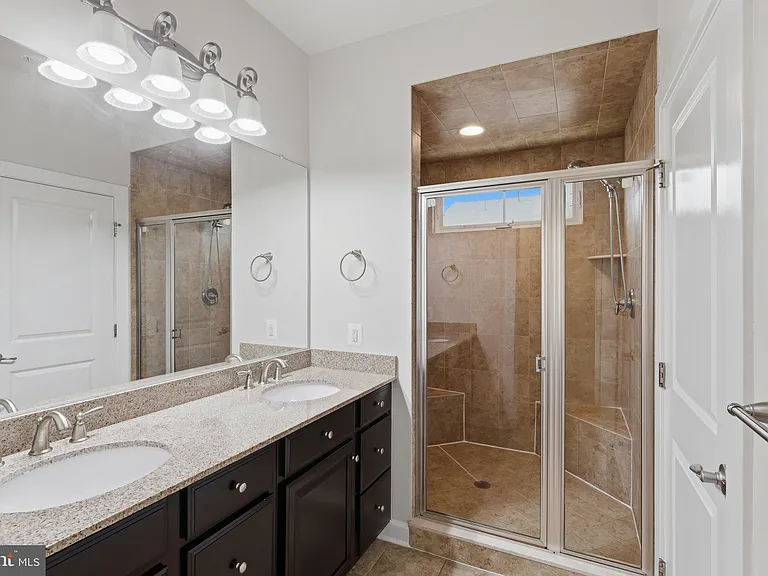 3589 Katherine Way — Photo 34
