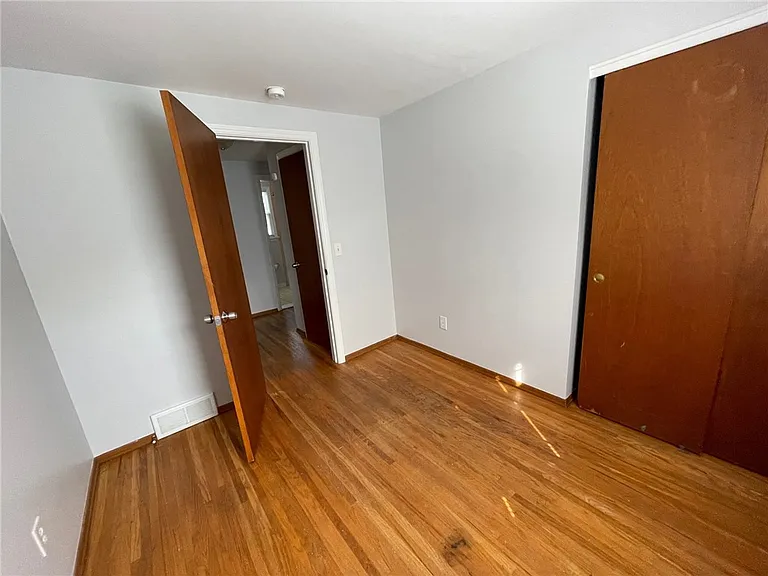 214 E Spruce St — Photo 16