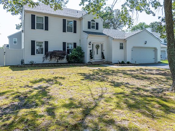 3rd image of 1257 Cotswold Close