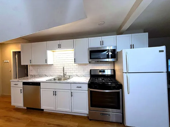 2 Wachusett St #4B, Lowell, MA 01850