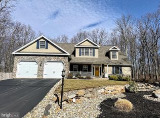 617 Turnberry Ln, Hazleton, PA 18202