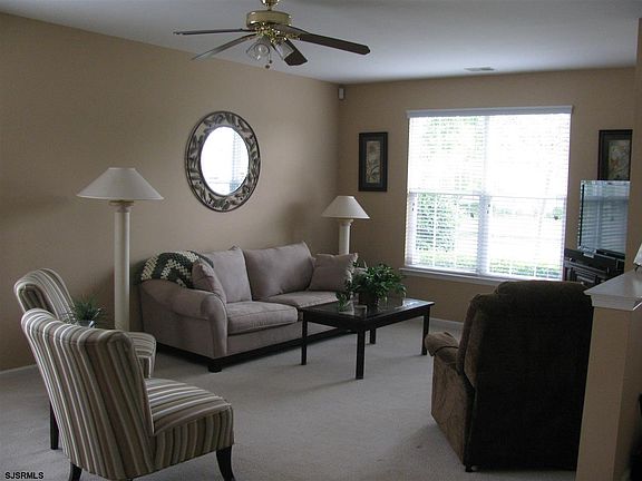 2nd image of 568 Carlisle Ln